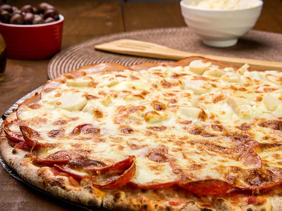 Pizza de Calabresa Ligeirinho Pizzaria, fotografia de comida