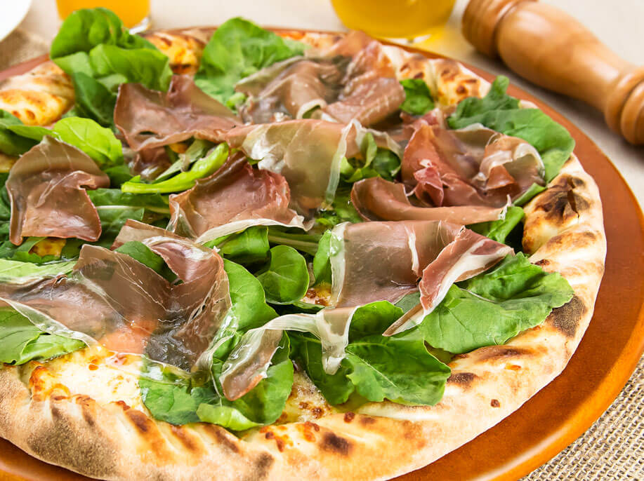 Pizza de presunto parma com rúcula Casa da Esfiha, fotografia de comida